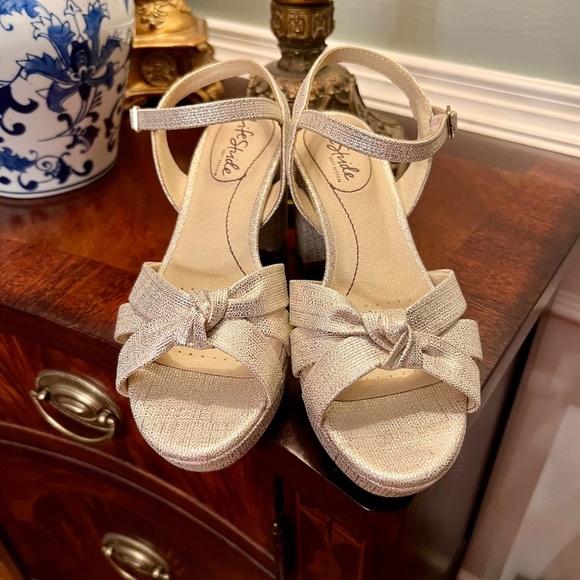 EUC LifeStride Lucky Metallic Gold Platform Chunky Heel Sandals Shoes Size 6.5 - Picture 4 of 6